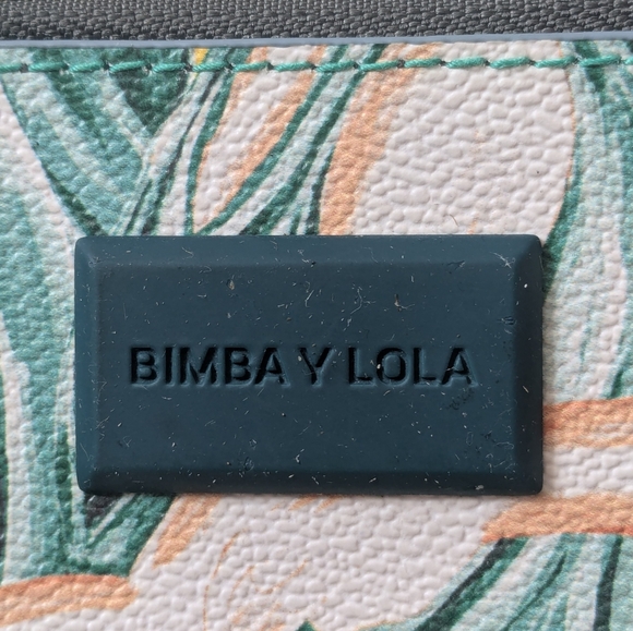 Bimba y Lola Clutch/Wristlet bag a distinctive print with stylized female figure - Picture 4 of 10
